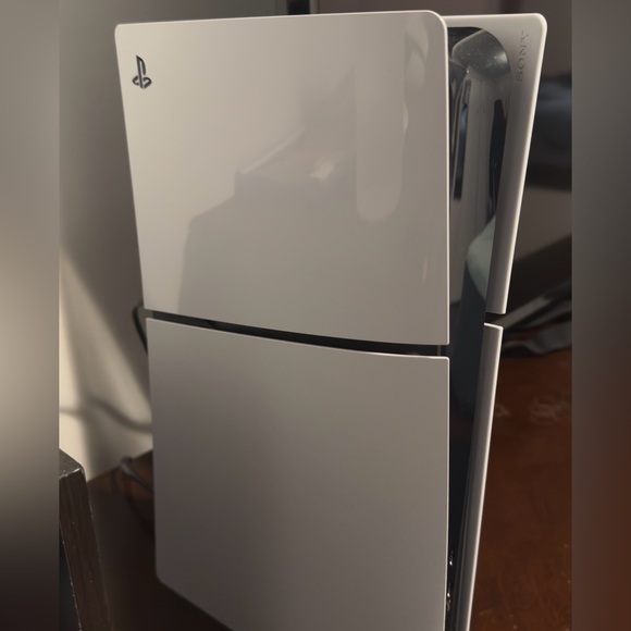 Ps5 brand new - Picture 2 of 3